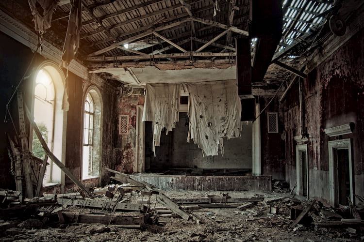 Creepy room with collapsed posts