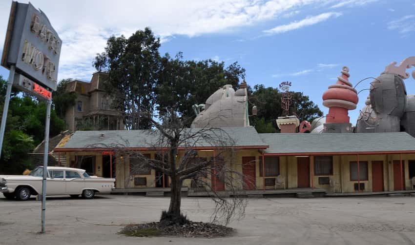 The outside of the Bates Motel set from the film Psycho during the Universal Studios Tour.