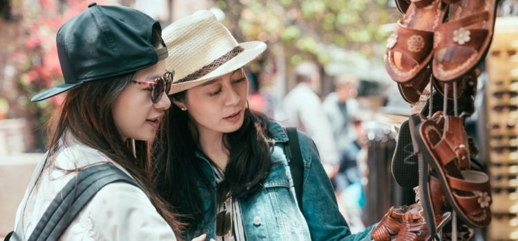 two women shopping in los angeles